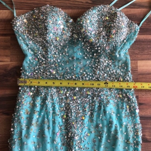 BNWT May Queen mermaid style beaded gown - Picture 11 of 15